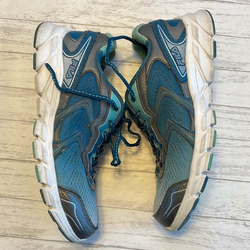 FILA RUNNING SHOES, Size 9 - Picture 2 of 10